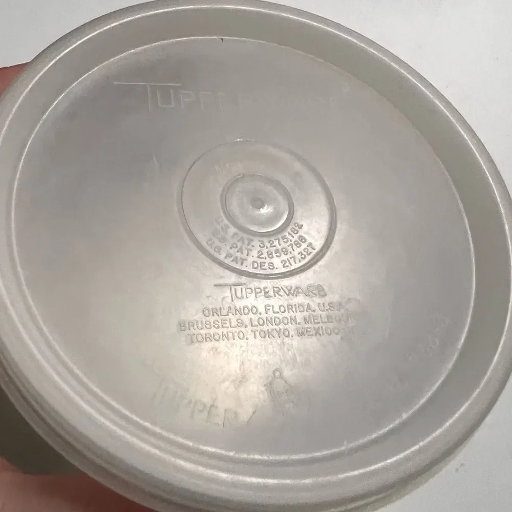Tupperware Vintage Servalier Bowl 733-9 with Sunburst Lid 734-1 White Frosted‎